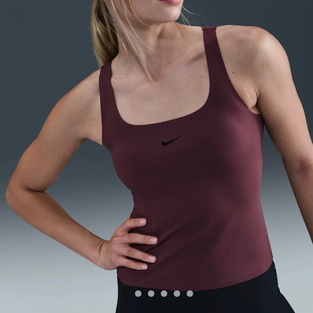 NWOT Nike Form Stealth Evaporation Technology Tank Top in Burgandy Sz XS